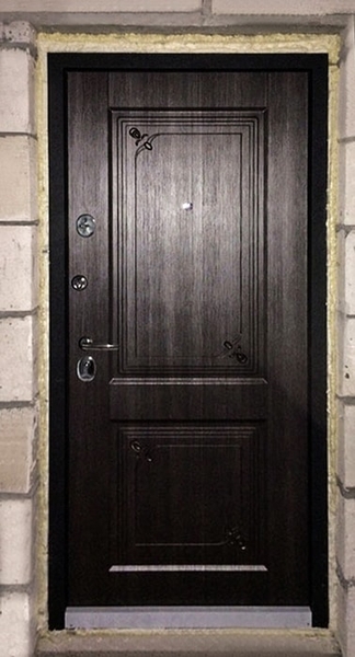 Темная фрезерованная МДФ дверь