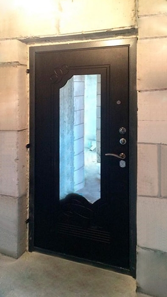 Черная МДФ дверь с зеркалом