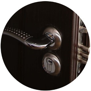 Двери с замками Mottura