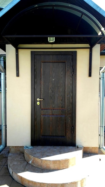 Темно-коричневая дверь МДФ