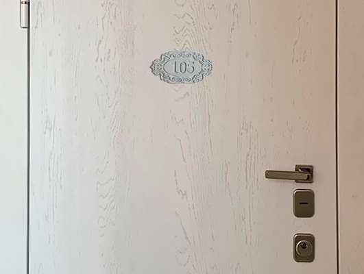 Изготовление оригинальных номеров на входную дверь