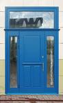 Синяя дверь с остеклением